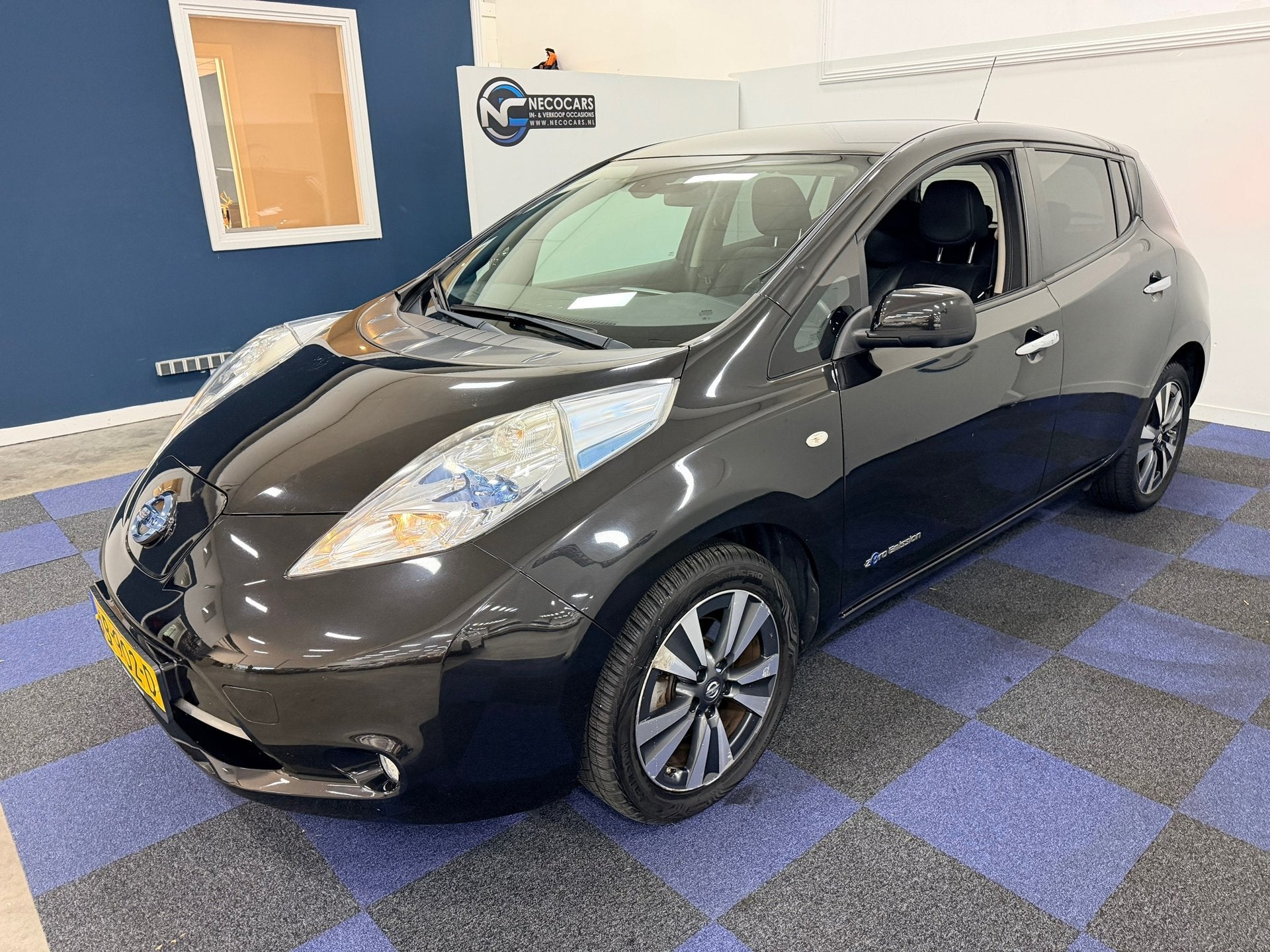 Nissan LEAF Tekna 24 kWh / DEALER ONDERHOUDEN / AUTOMAAT / N, Dealer onderhouden, Gebruikt, 199 km, Zwart