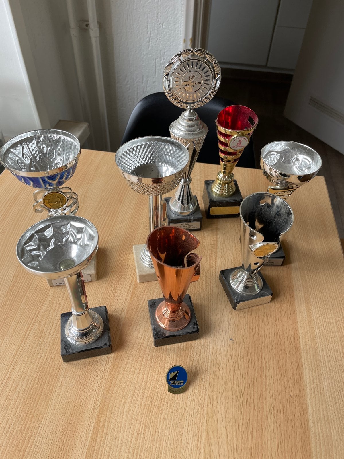 8 Boogschietbekers en 1 penning, Sport en Fitness, Handboogschieten, Ophalen of Verzenden, Gebruikt, Overige typen