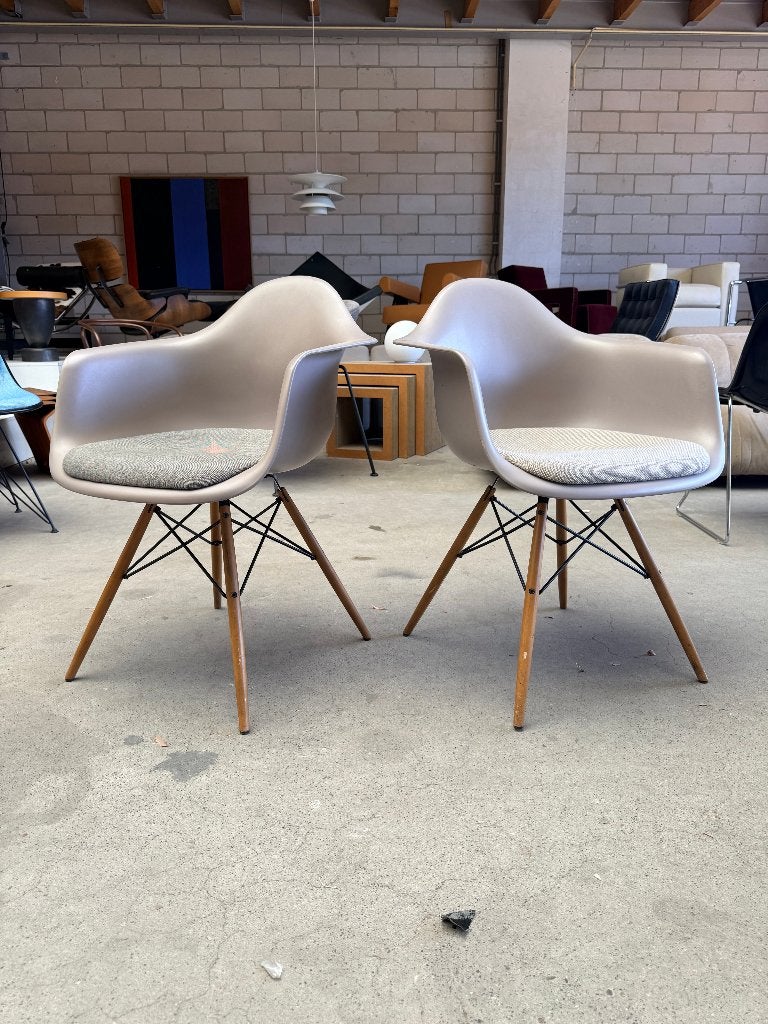 Vitra Eames DAW chair met vast kussen (voorraad: 2), Huis en Inrichting, Ophalen, Gebruikt, Overige kleuren, X