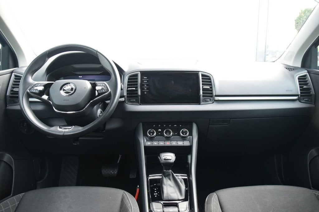Skoda Karoq 1.5 TSI ACT Business Edition Digi/Cockpit Navi/D, Stof, 4 cilinders, Automatische klimaatregeling, Zwart