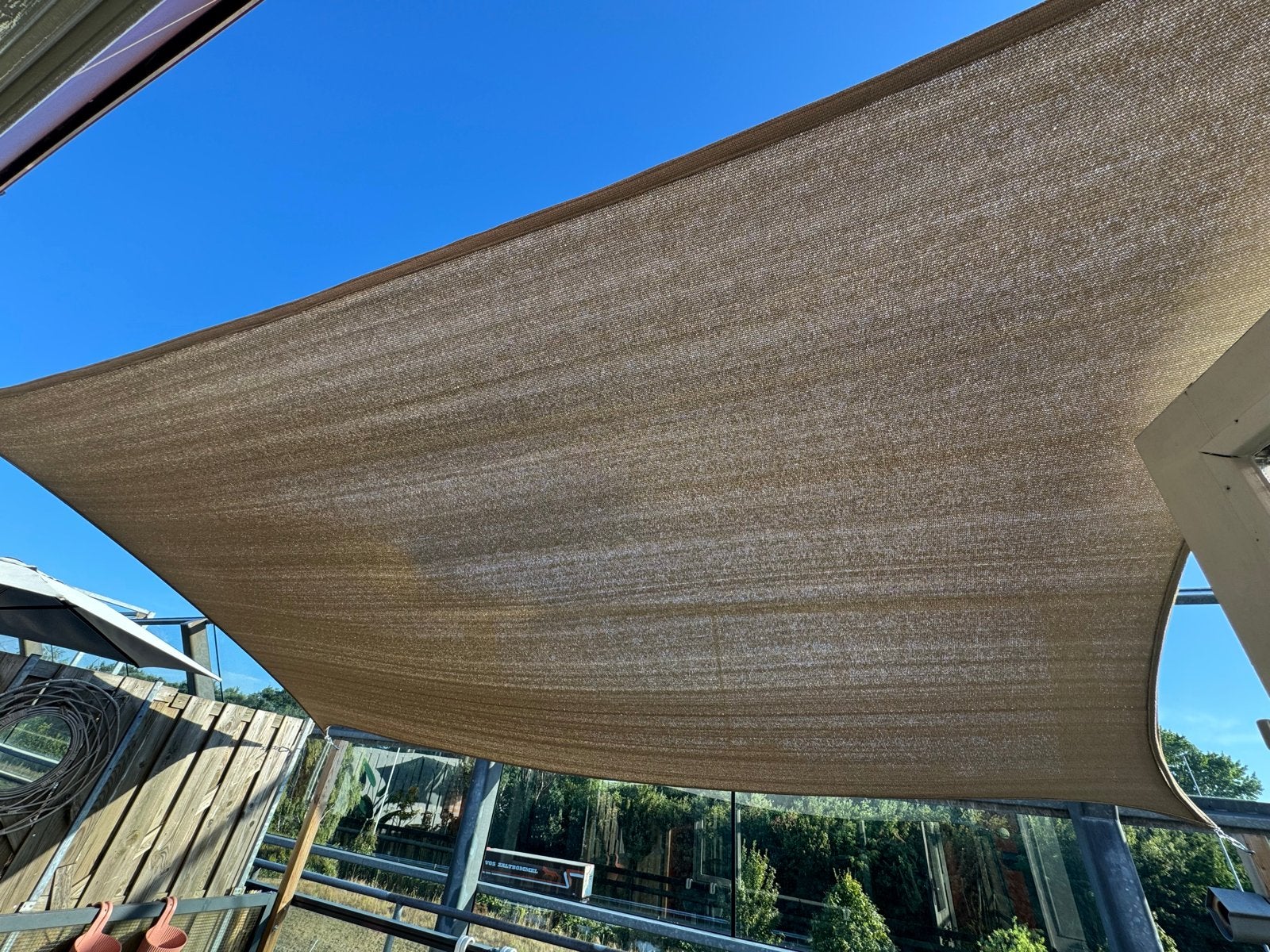 Schaduwdoek 2,5x4 Incl. bevestiging en houten palen, Tuin en Terras, Schaduwdoeken, Ophalen, Zo goed als nieuw
