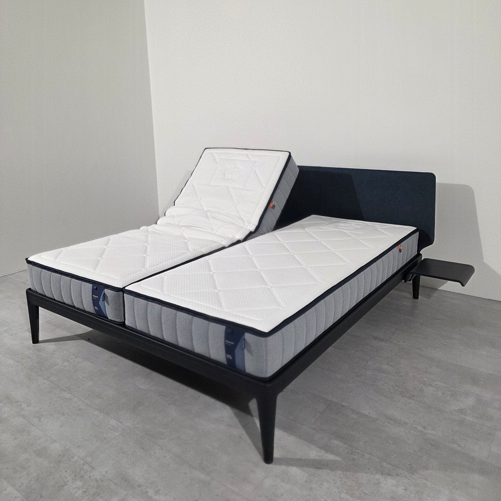Showroom Auping Essential Bed Elektrisch 2M/1M + Elysium, Ophalen of Verzenden