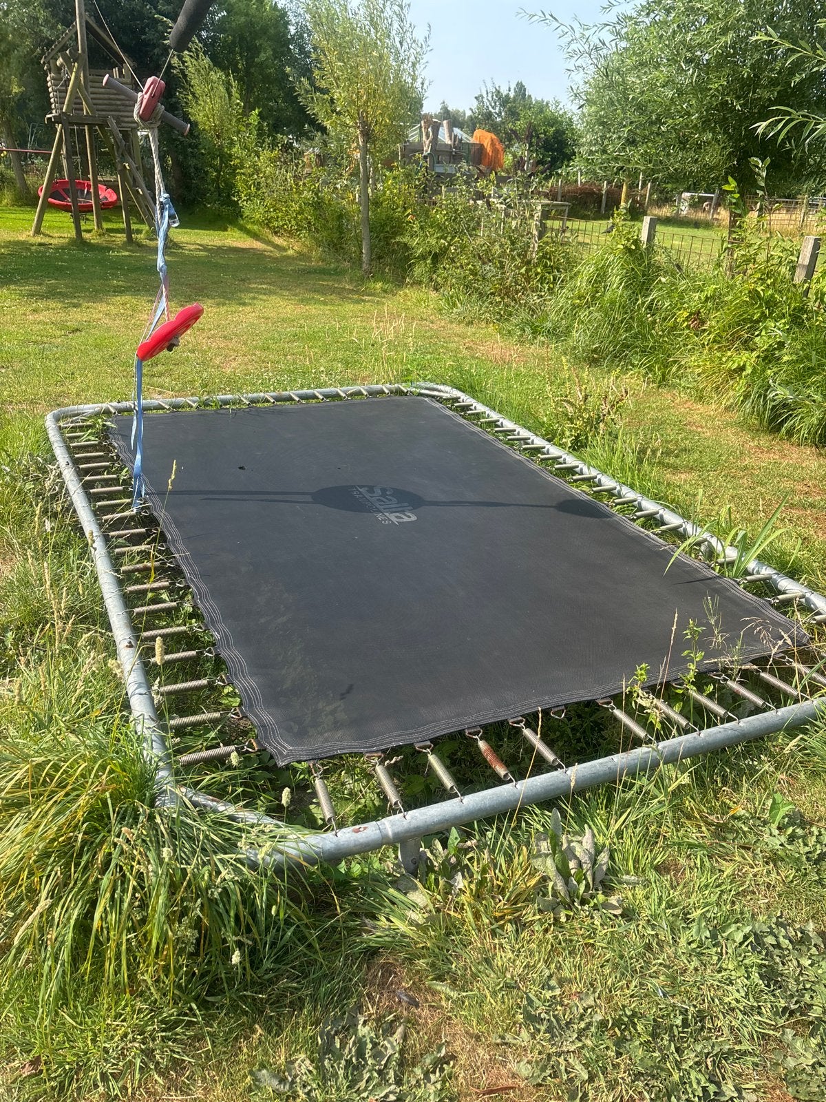 Trampoline met twee gaatjes in het doek, Ophalen of Verzenden, Gebruikt