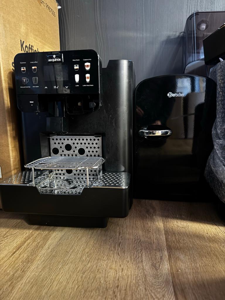 Saeco Aequinox Koffiemachine met Bartscher KV6LTE Koeler, Witgoed en Apparatuur, Gebruikt, 10 kopjes of meer, Koffiemachine, Ophalen of Verzenden