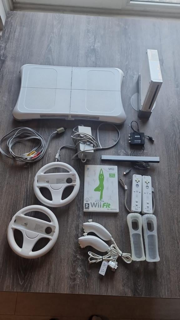 Nintendo Wii Compleet met Wii Fit en accessoires, Spelcomputers en Games, Ophalen of Verzenden, Zo goed als nieuw, Met 2 controllers