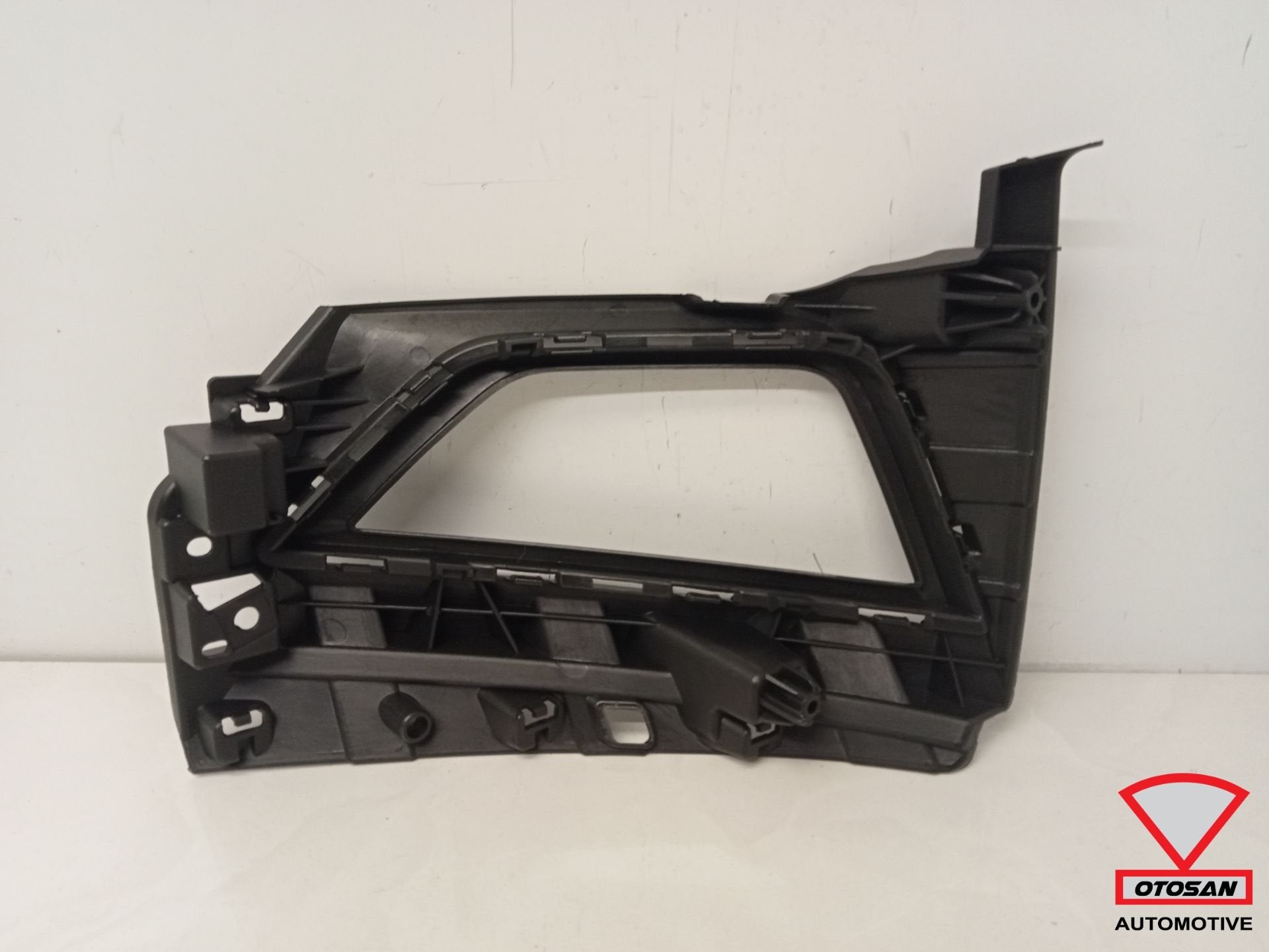 VW Polo 2G bumper rooster houder Onder Rechts Grill 2017+, Gebruikt, Volkswagen, Volkswagen AG, Berliner Ring 2
38440  Wolfsburg, DE