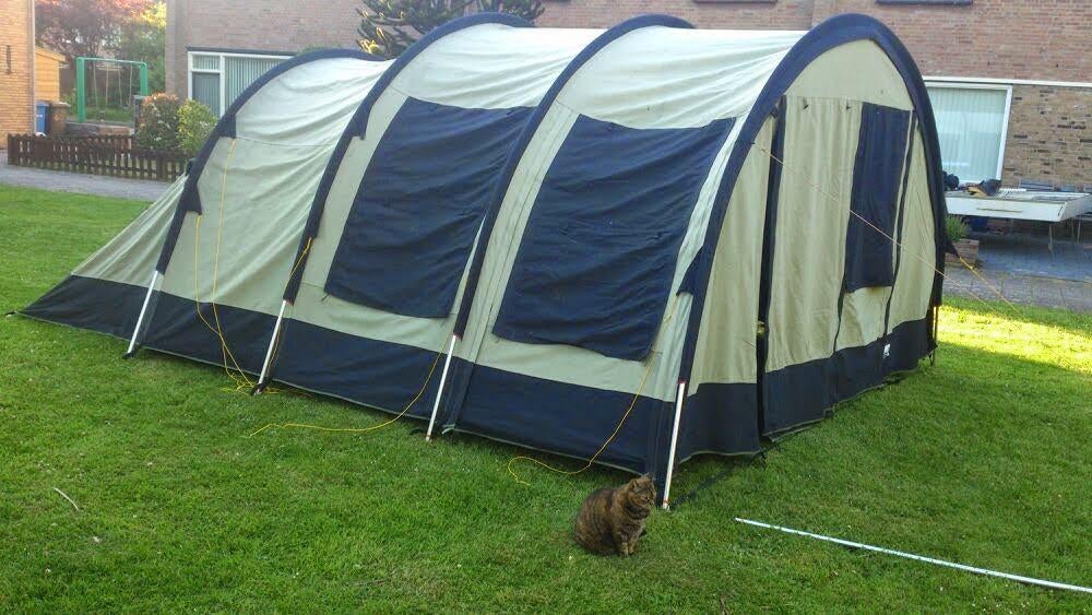 Unieke kans! Tent voor 5 pers. incl. een kar + fietsendrager, Ophalen, Gebruikt, Tot en met 5