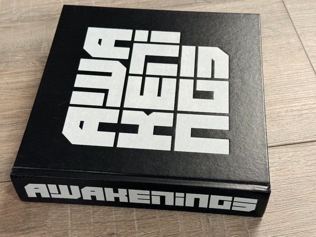 Boek 20 jaar years Awakenings Festival Techno Mary Go Wild, Ophalen of Verzenden, Zo goed als nieuw, Artiest