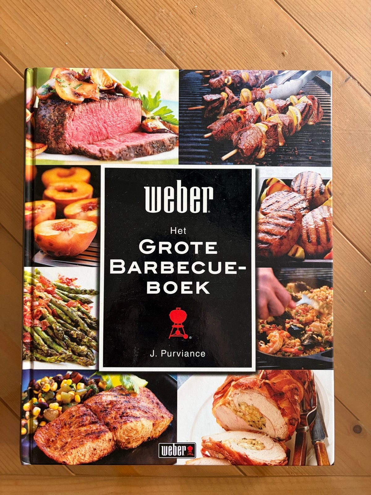 Weber Het Grote Barbecue Boek - J. Purviance, Ophalen of Verzenden, Zo goed als nieuw, Overige gebieden, Hoofdgerechten