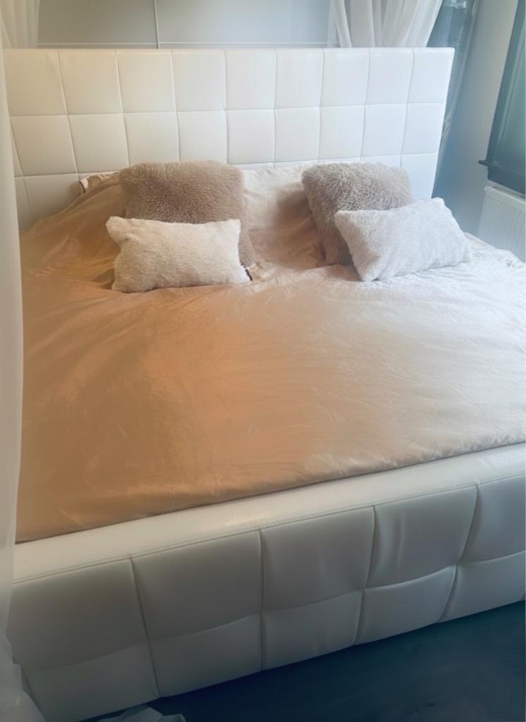 Mooi bed! Inclusief bijbehorende spullen!, Ophalen, Overige materialen, Wit, Tweepersoons