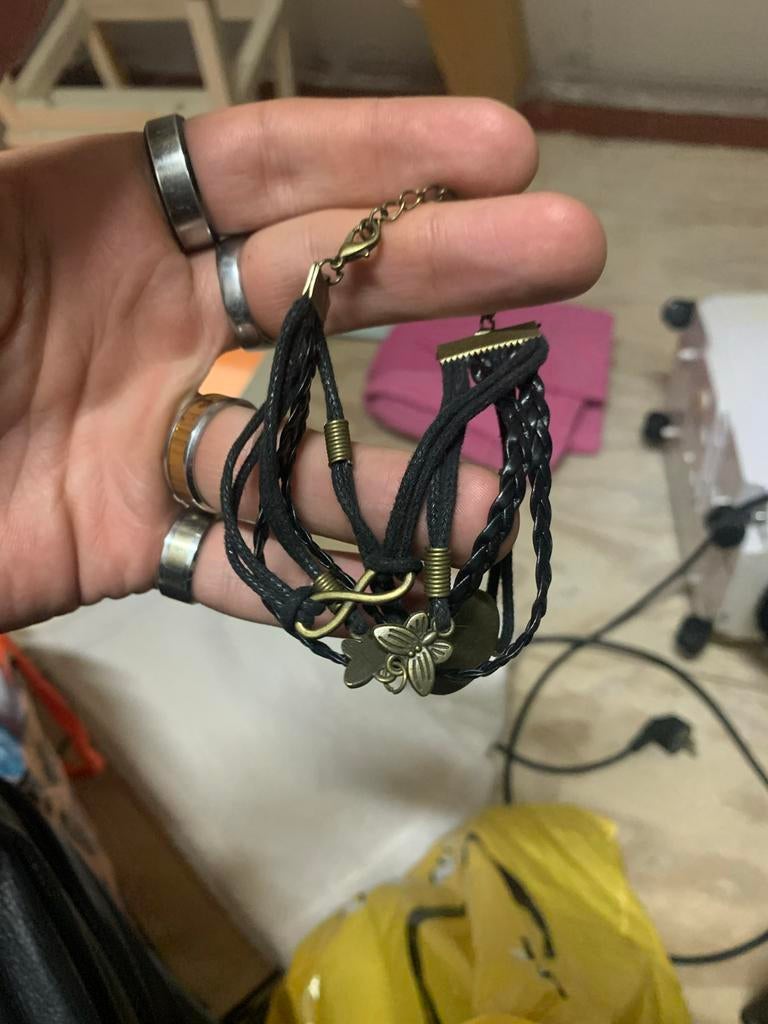 Leuke aparte armband met bedels, Sieraden, Tassen en Uiterlijk, Overige materialen, Gebruikt, Zwart, Ophalen of Verzenden
