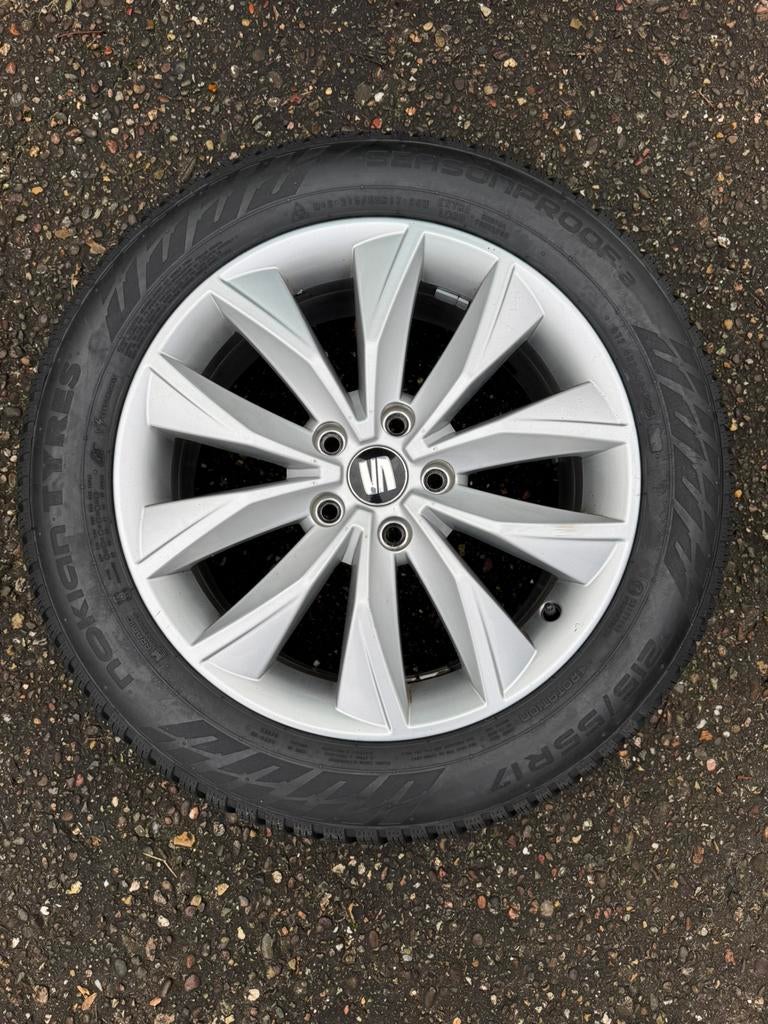 Set originele 17-inch VAGnieuwe all-season 215/55 R17 98W XL, Auto-onderdelen, Banden en Velgen, Ophalen, 215 mm, Banden en Velgen