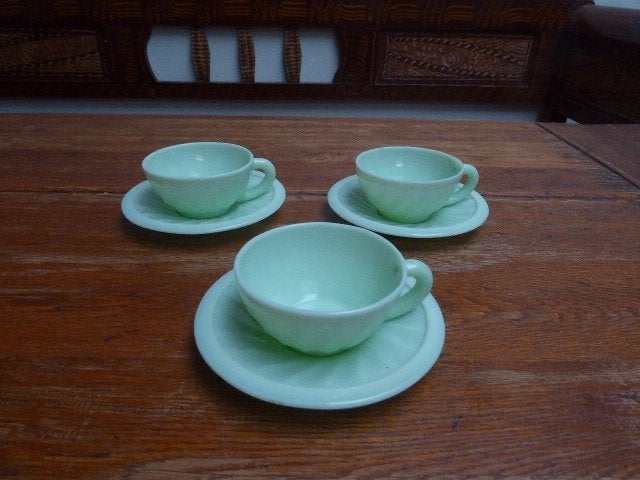 3 art deco opaline kopjes en schoteltjes, France, Antiek en Kunst, Ophalen of Verzenden