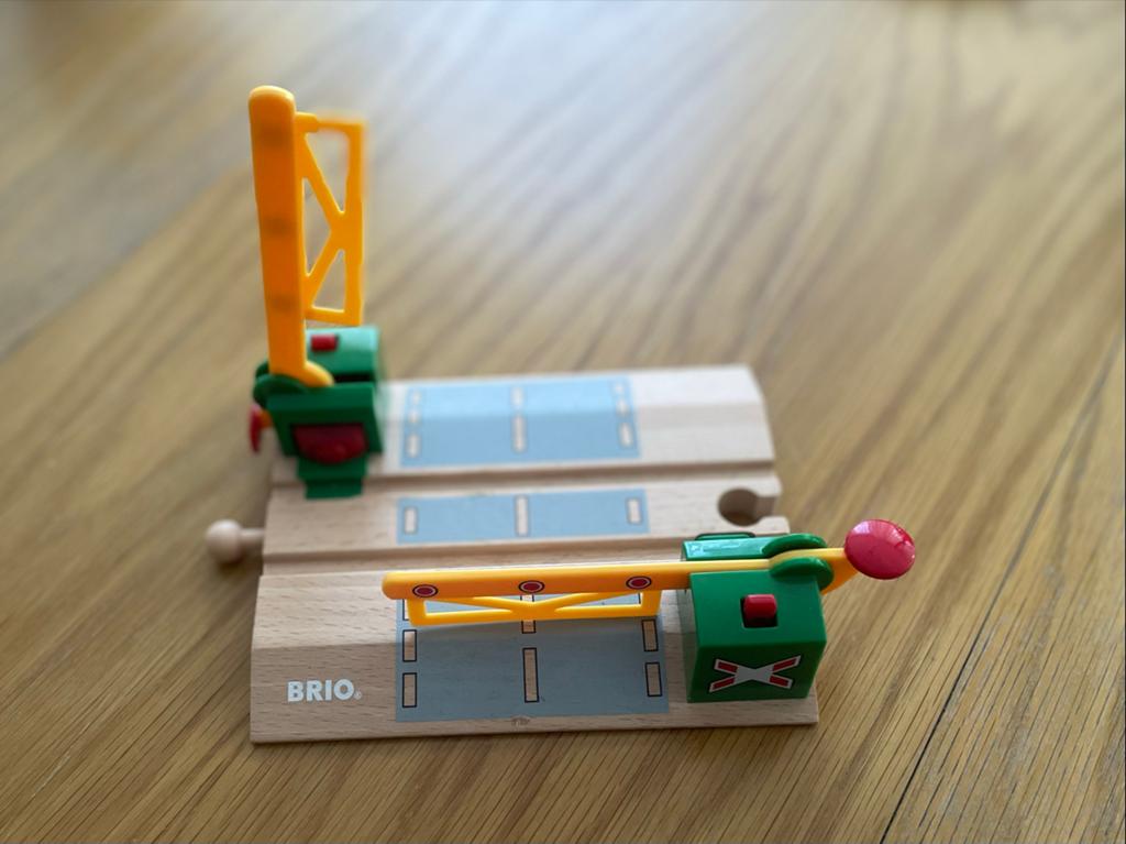 Brio Spoorwegovergang met slagbomen, Ophalen of Verzenden, Zo goed als nieuw, Overige typen