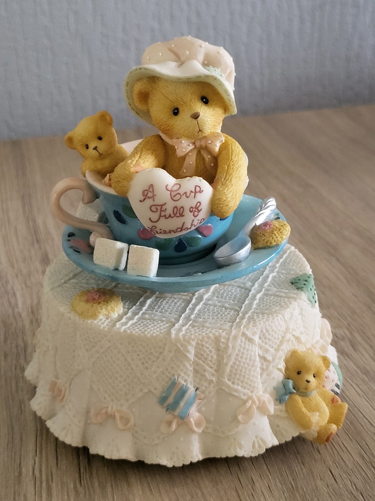 Cherished Teddies Muziekdoosje "My Favorite Things", Verzamelen, Ophalen, Zo goed als nieuw, Beeldje, Cherished Teddies