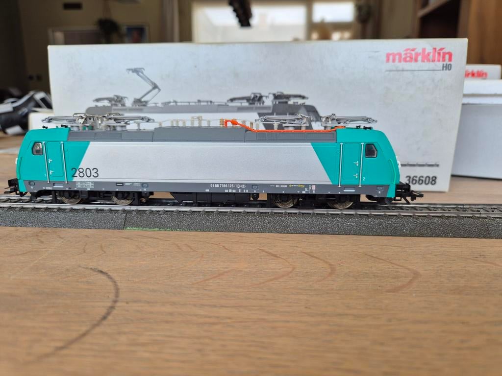 Märklin 36608 - Traxx - NMBS 2803, Hobby en Vrije tijd, Wisselstroom, Locomotief, Ophalen of Verzenden, Zo goed als nieuw