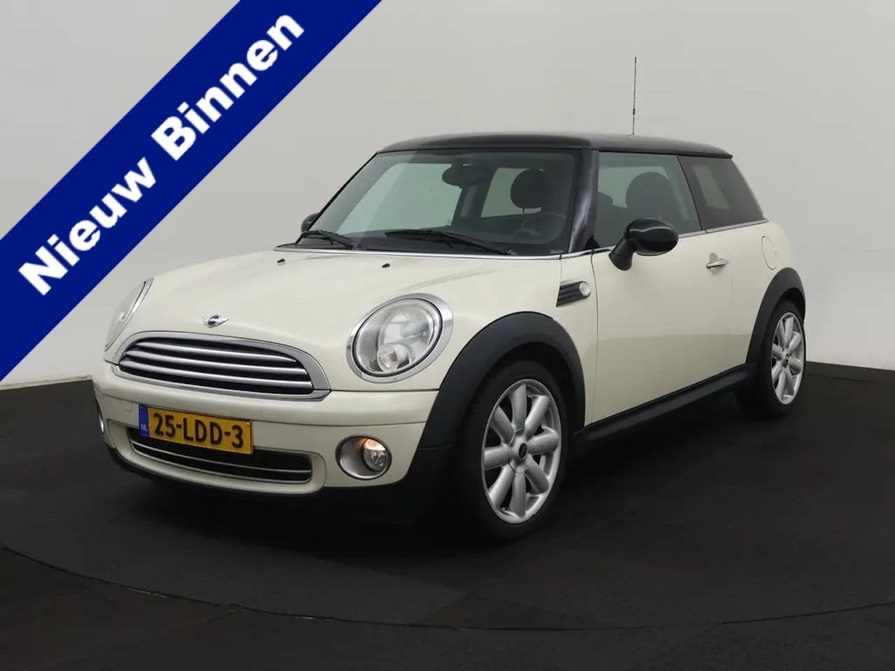 MINI 3-Deurs 1.6 Cooper Business Line, navi, creme wit, 17"v, Voorwielaandrijving, Gebruikt, 4 cilinders, 4 stoelen