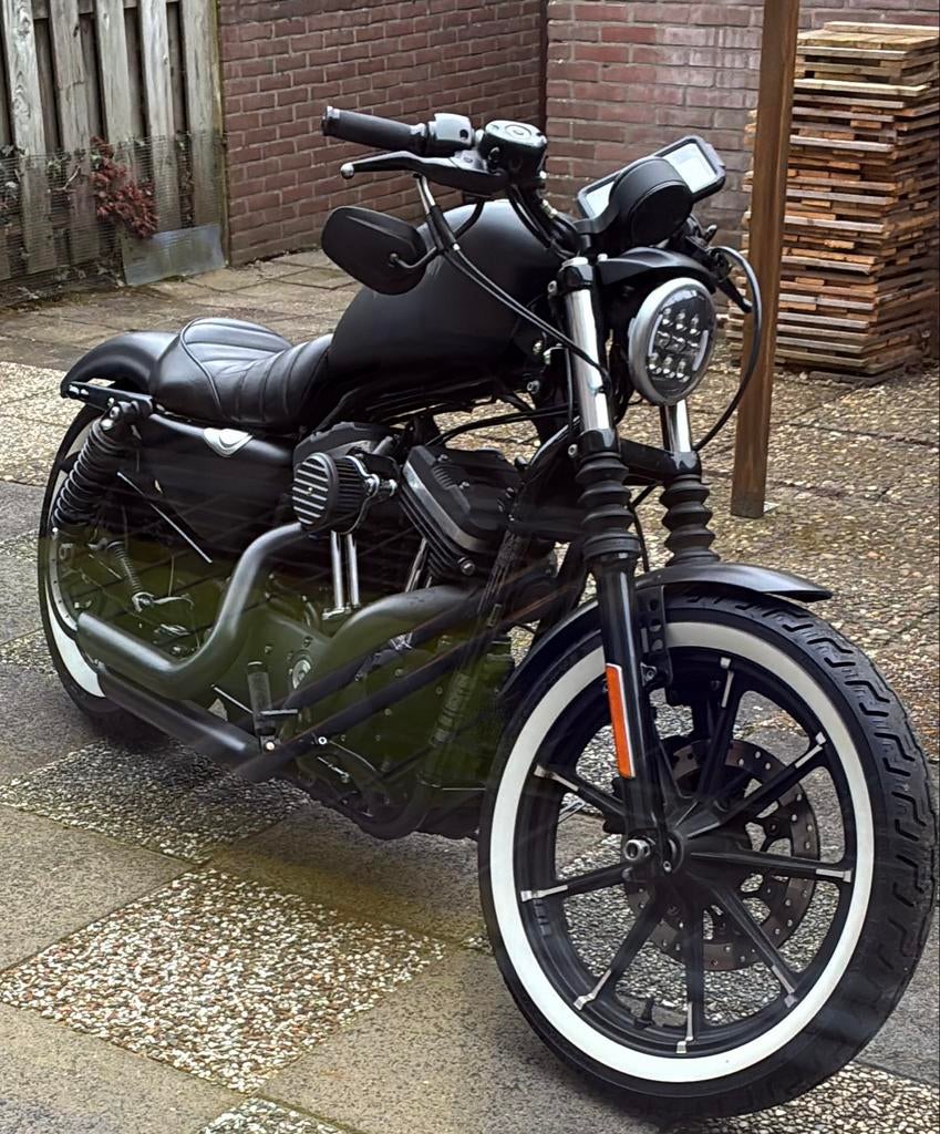 Harley-Davidson Sportster Iron XL883 N - Mat Zwart, Motoren, Motoren | Harley-Davidson, Sportuitlaat, 2 cilinders, Gebruikt, 883 cc