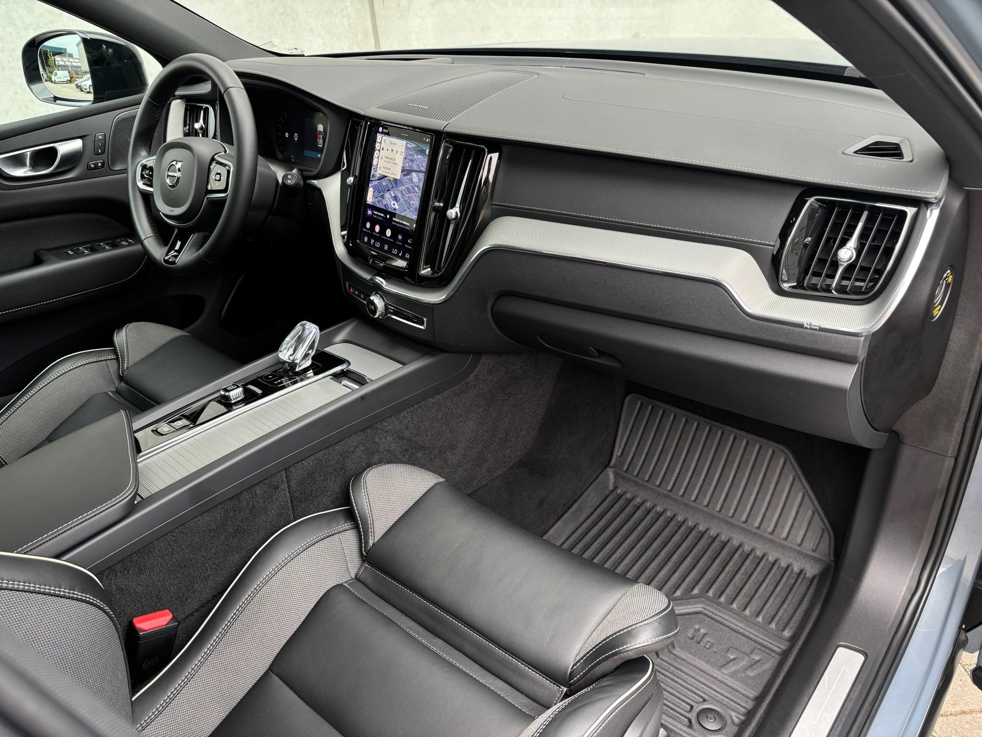 Volvo XC60 2.0 T8 455 PK hybrid AWD Ultimate Dark SOH 99% Pa, Auto's, Volvo, Automaat, Gebruikt, 4 cilinders, 1969 cc