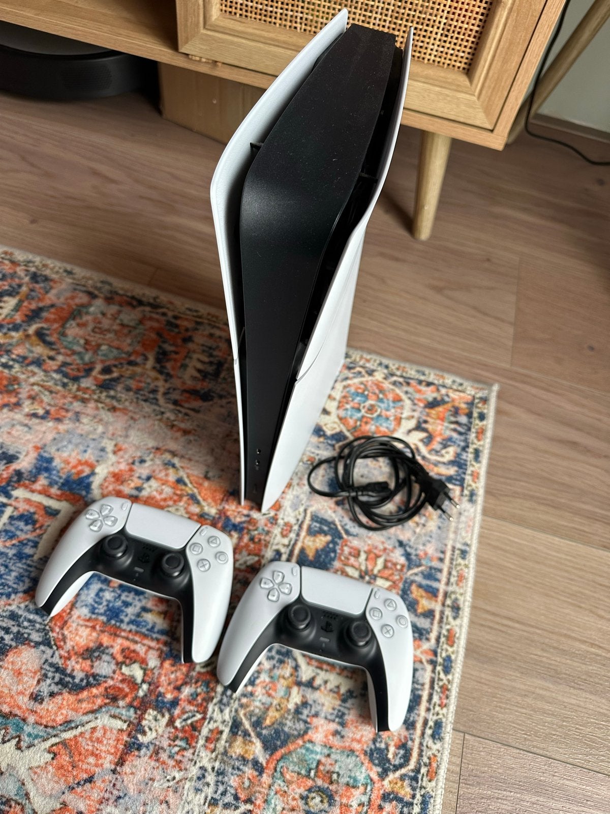 PlayStation 5 Slim Digital Edition met 2 controllers, Spelcomputers en Games, Games | Sony PlayStation 5, 2 spelers, Ophalen of Verzenden