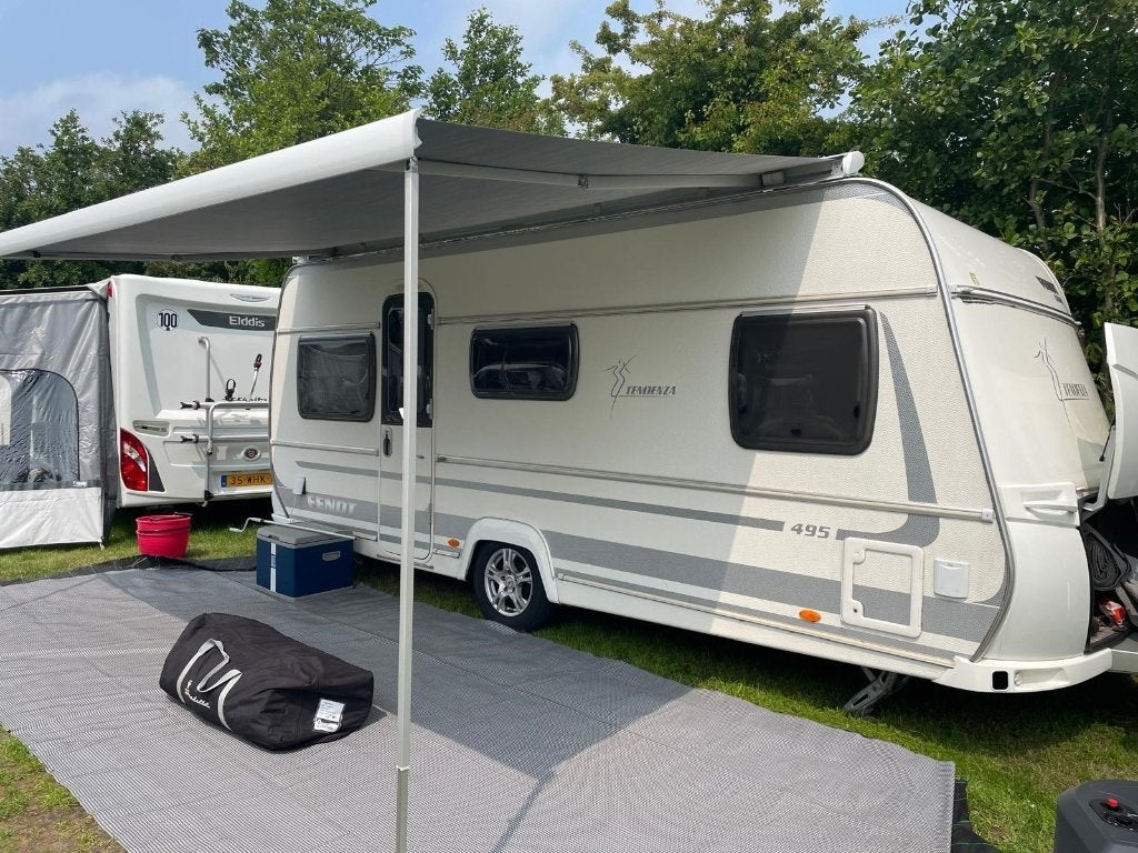 Caravan Fendt Tendenza 495 (bouwjaar 2012), Kachel, Omvormbare zithoek, Rondzit, 7 tot 8 meter