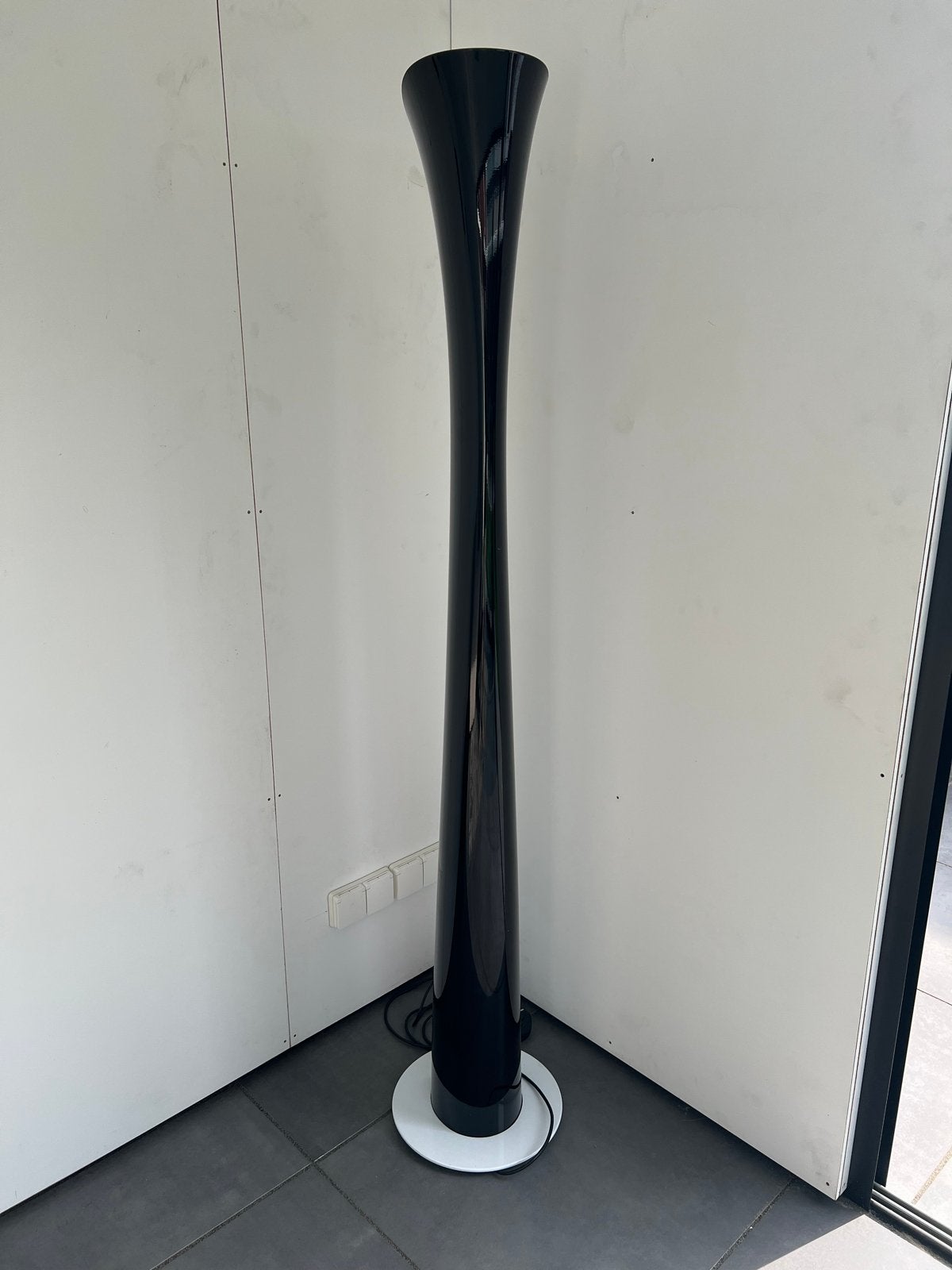 Artemide Cadmo Vloerlamp - Zwart/Wit Design Klassieker, Huis en Inrichting, Lampen | Vloerlampen, Ophalen, Gebruikt, Overige fittingen
