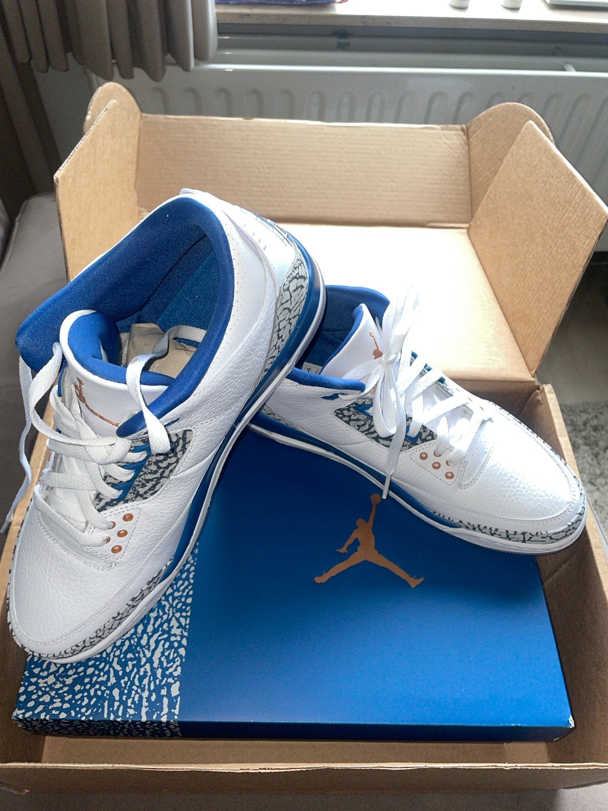 Nike Air Jordan 3 Retro True Blue and White Sneakers, Ophalen, Nieuw, Wit, Sneakers of Gympen