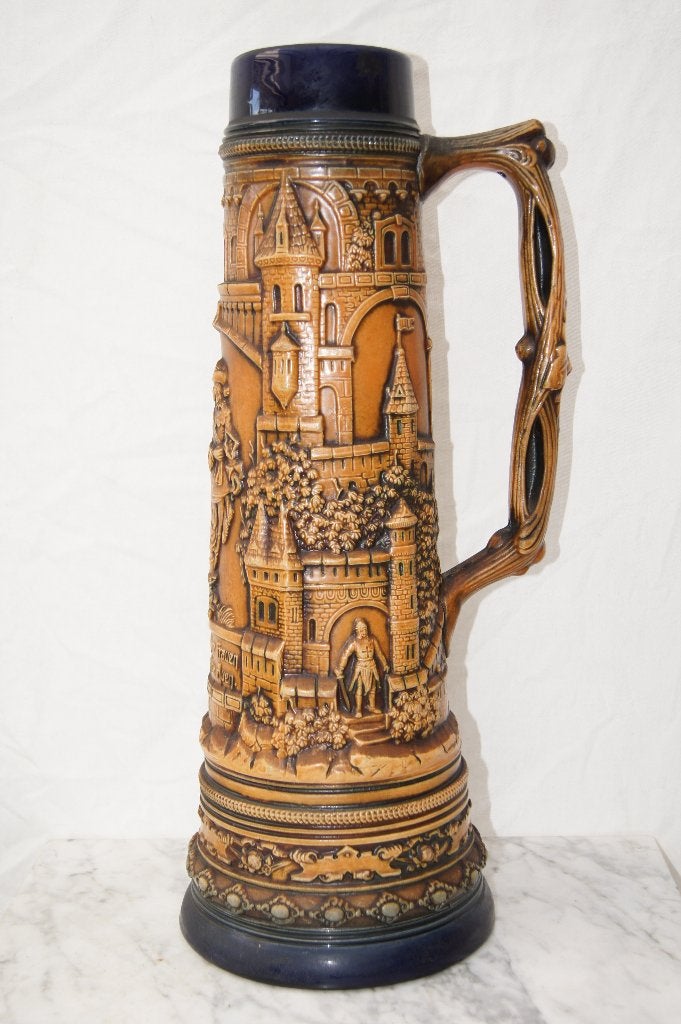 Bierpul met kasteel  reliëf  / Fruitschaal, Ophalen of Verzenden