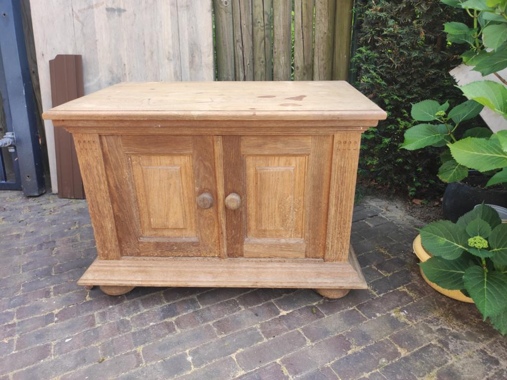 Massief eiken kastje - Ideaal als TV-meubel of bijzettafel, Antiek en Kunst, Antiek | Meubels | Kasten, Ophalen
