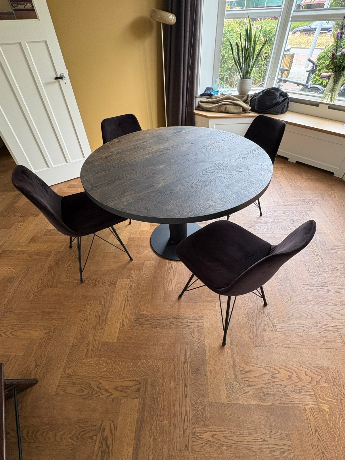 Table du Sud Round dining table with 4 chairs 120 cm, 100 tot 150 cm, Ophalen of Verzenden, Zo goed als nieuw, Vier personen