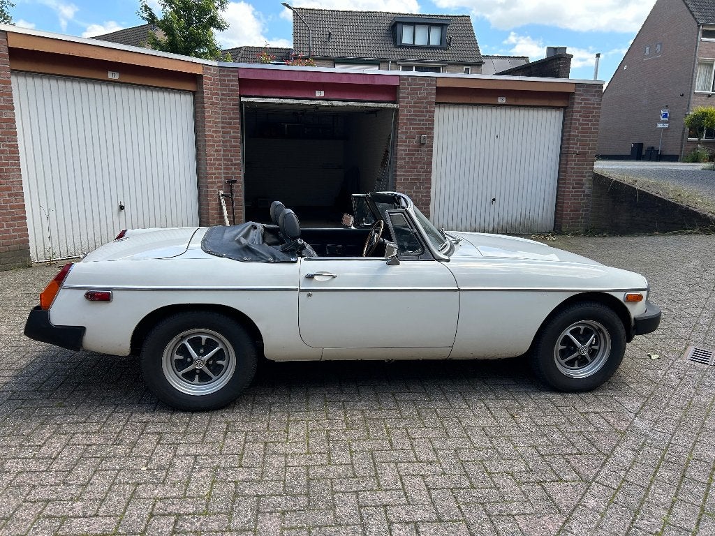 MGB Tourer 1979 Wit, Auto's, MG, B, Achterwielaandrijving, Zwart, 4 cilinders