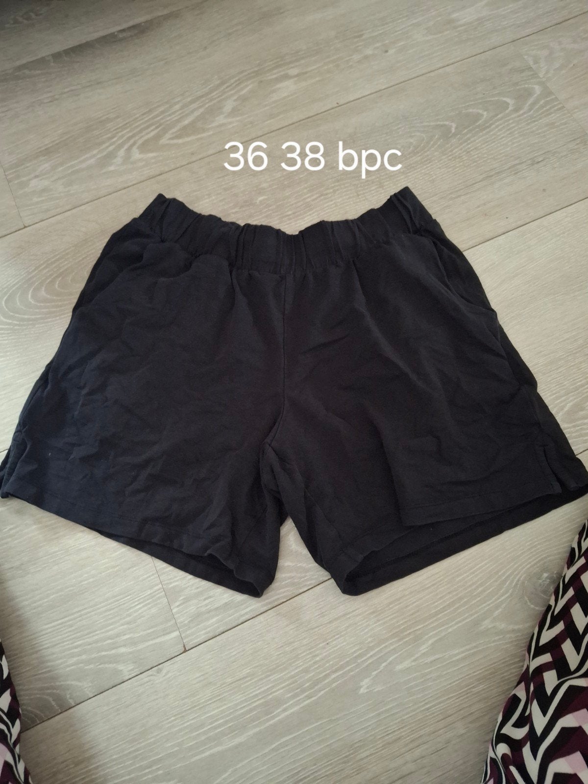 Korte broek 36 38, Kort, Zwart, Ophalen of Verzenden, Zo goed als nieuw