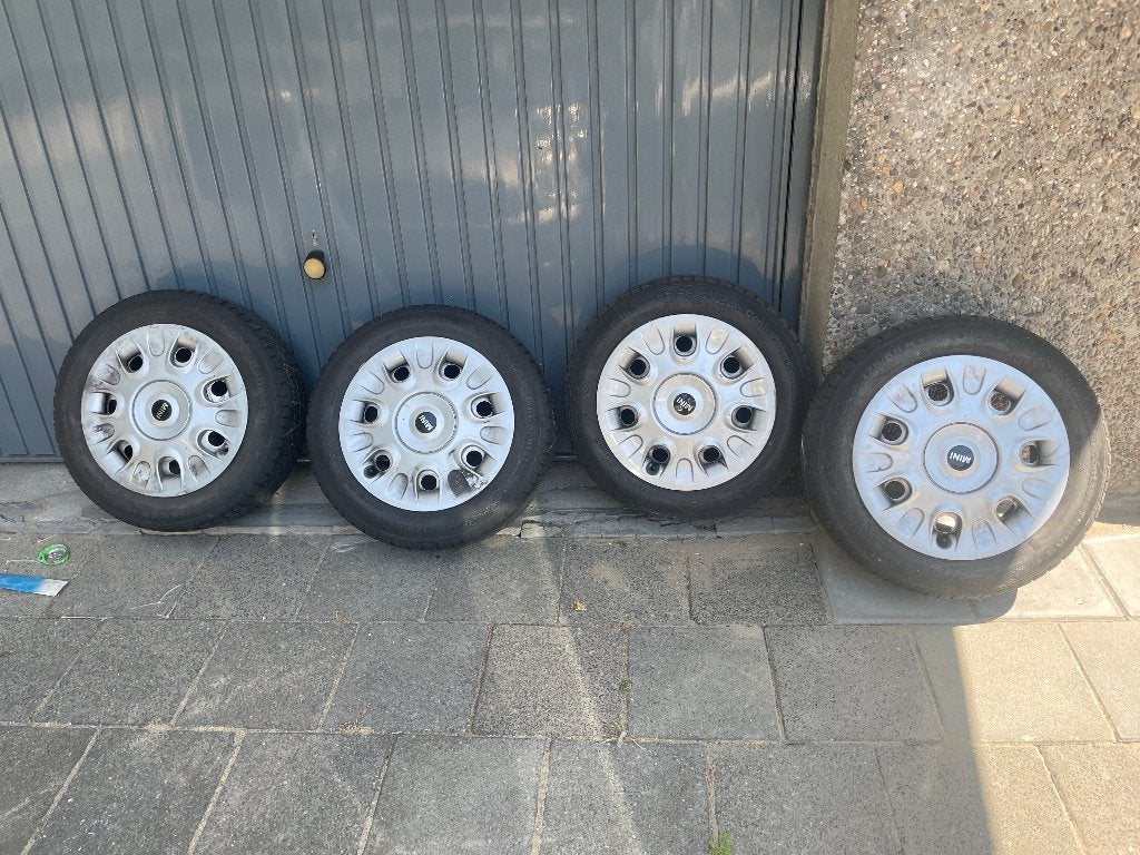 4 x Set velgen met banden van Mini Coopr 2008 €100.=, Ophalen, Gebruikt, 15 inch, 175 mm
