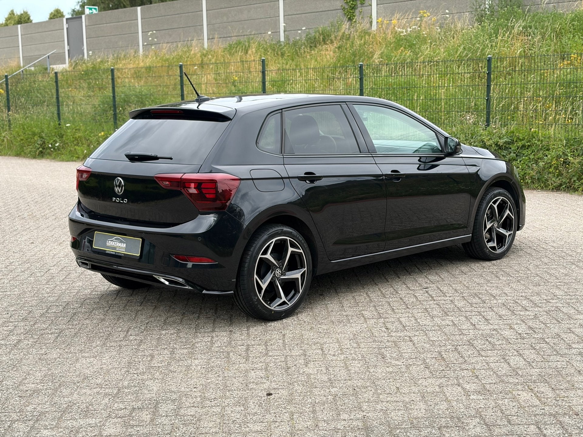 Volkswagen Polo 1.0 TSI CAMERA I LED I CARPLAY I PCD I CRUIS, Auto's, Volkswagen, Voorwielaandrijving, 95 pk, Zwart, Origineel Nederlands