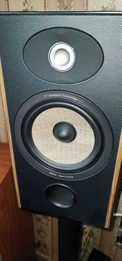 Focal aria prime walnut 906