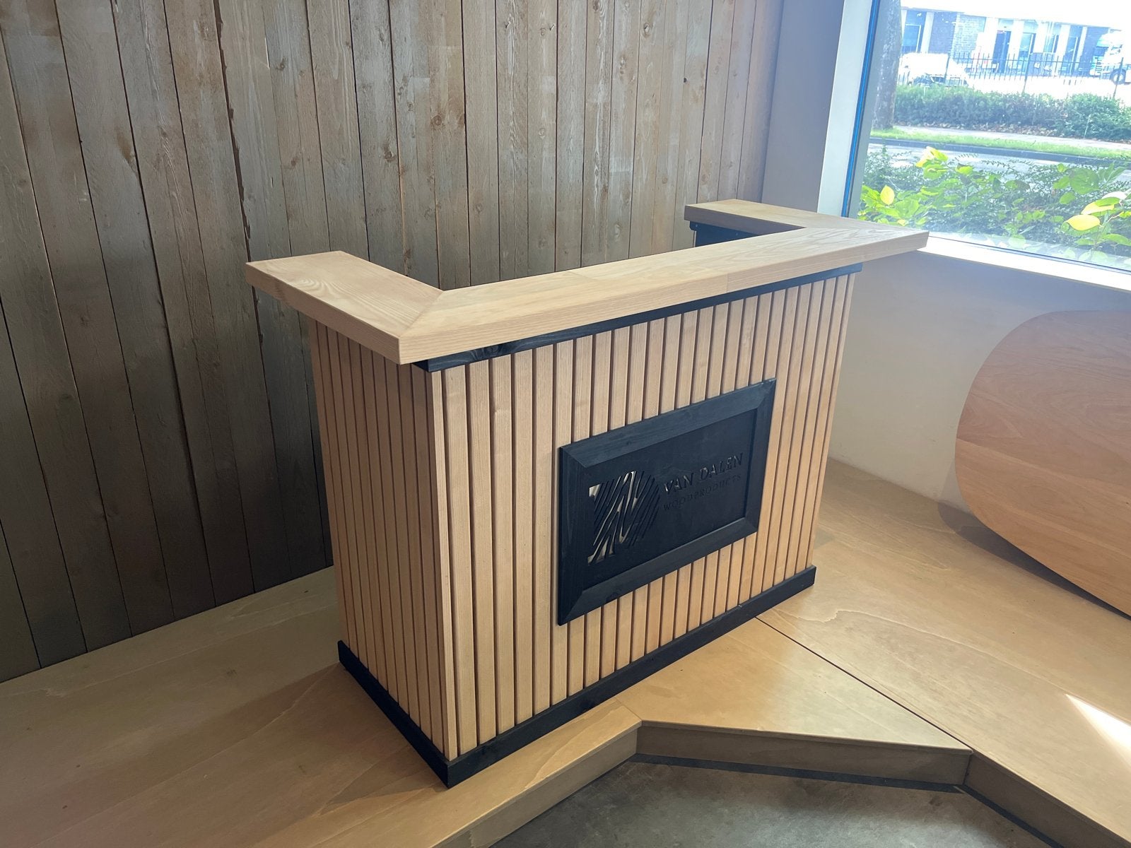 Essenhouten Bar met Personaliseerbaar Logo - 140x60x99 cm, Ophalen, Nieuw