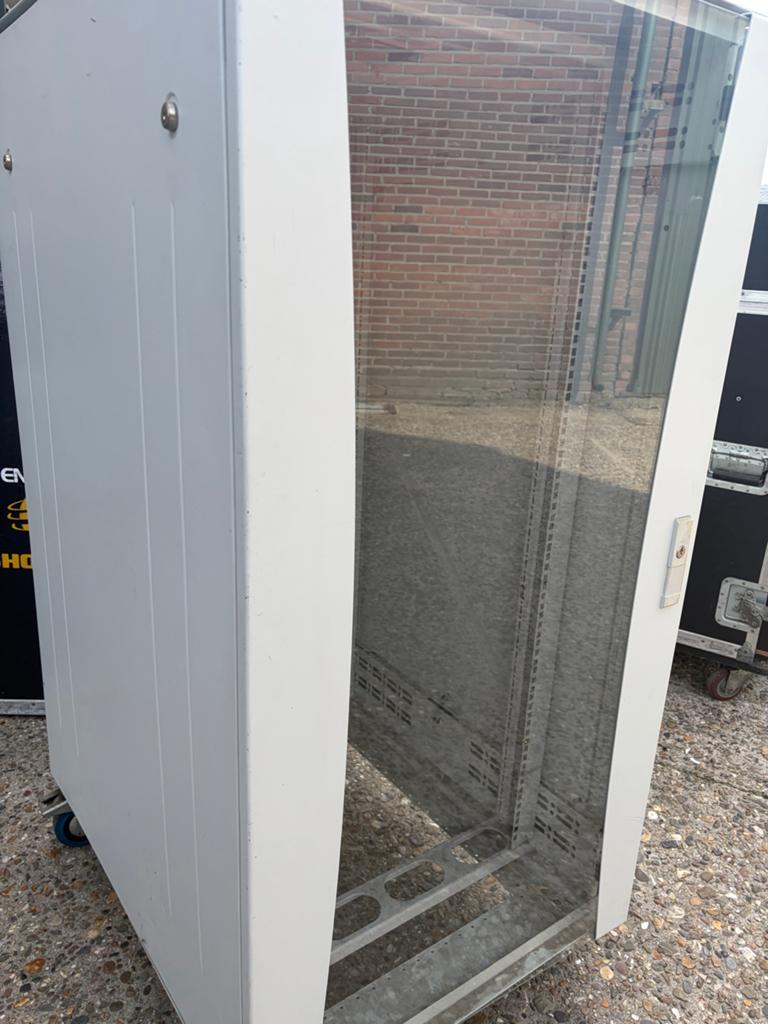 Patch kast op wielen met koeling, Computers en Software, Serverkasten, Ophalen, Gebruikt, Glas, Plaatstaal