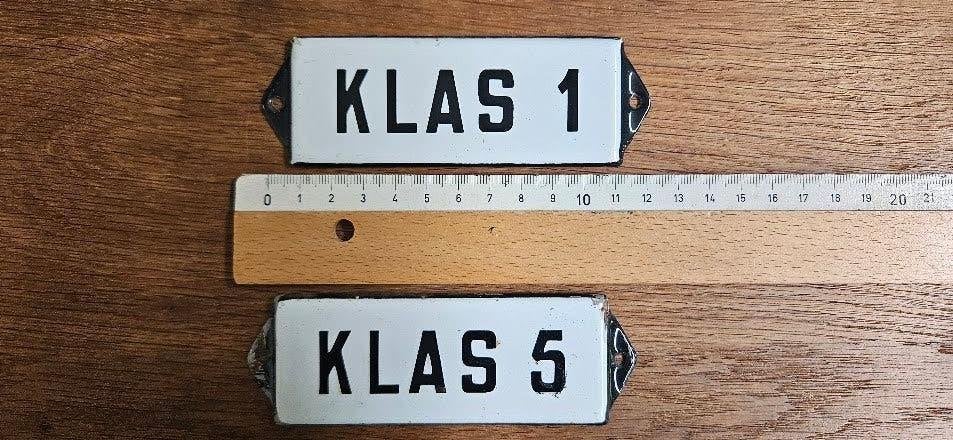 Antieke Emaille plaatjes uit een oude lagere school, Ophalen of Verzenden
