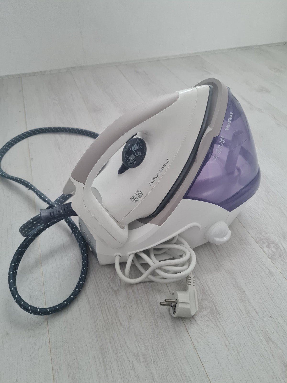 Tefal Express Compact Stoomgenerator Strijkijzer, Ophalen, Zo goed als nieuw, Strijkijzer met snoer