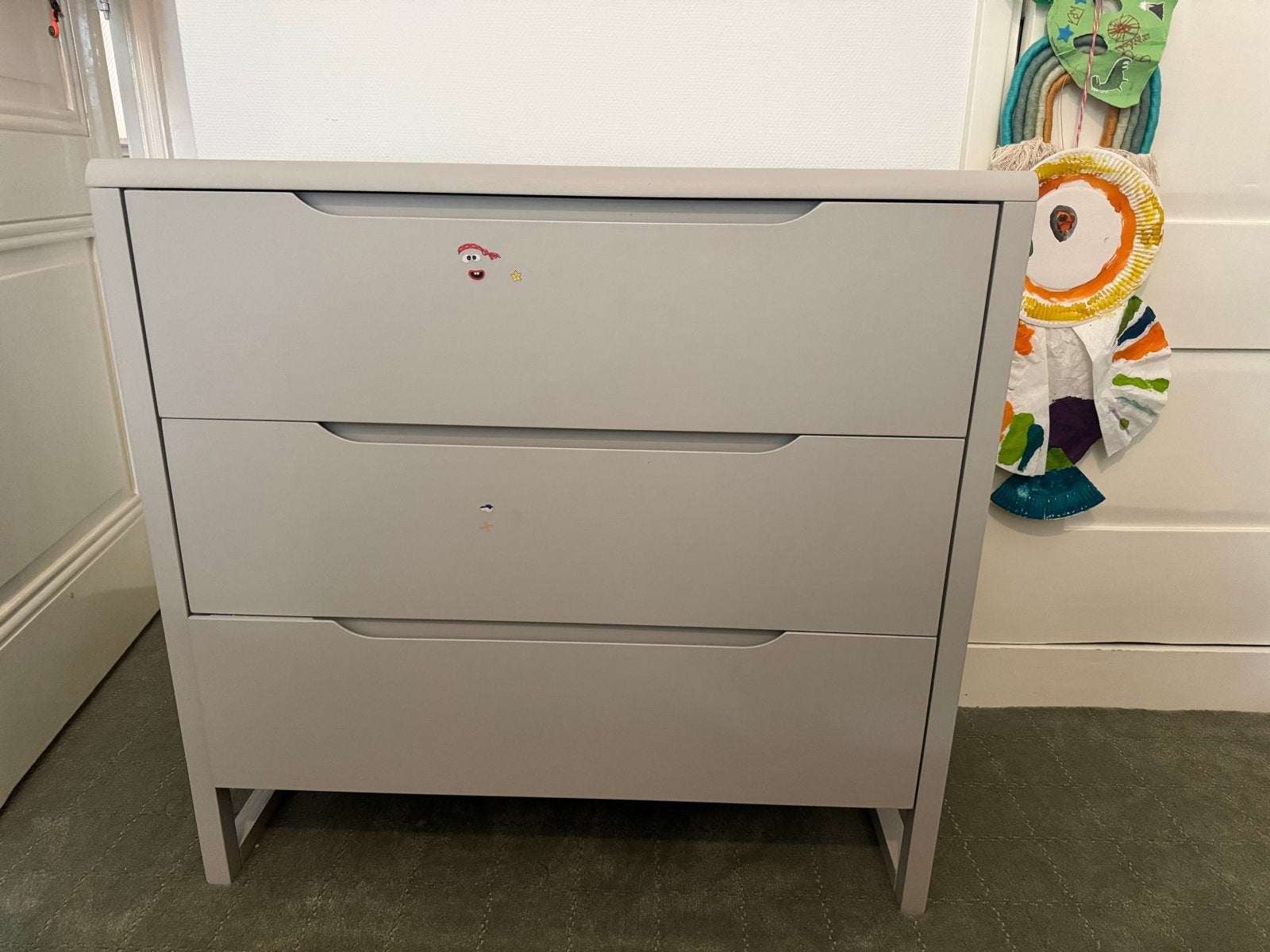 Free with pickup TODAY 2.8.26 Grijze commode met 3 lades, Ophalen, Gebruikt, 50 tot 70 cm, 75 tot 100 cm