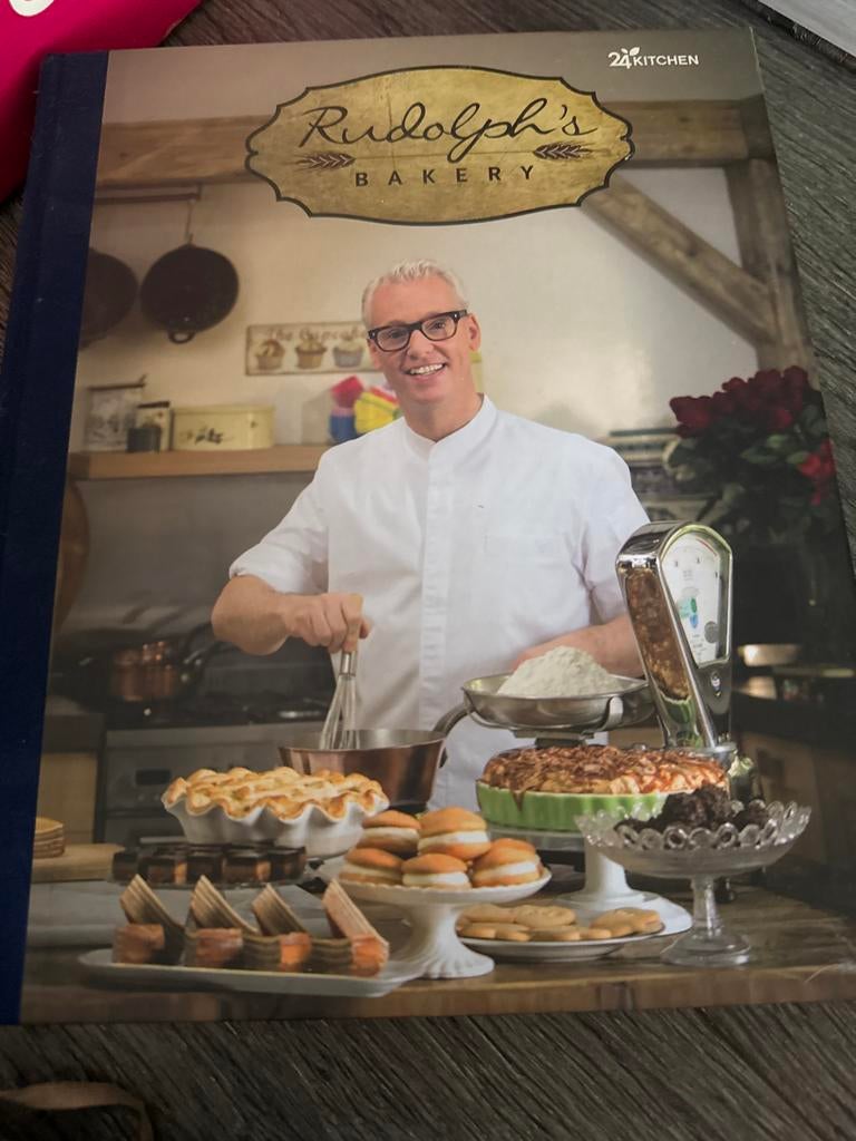 Rudolph's Bakery Kookboek - Bakken met Rudolph van Veen, Ophalen of Verzenden, Zo goed als nieuw, Overige gebieden, Taart, Gebak en Desserts