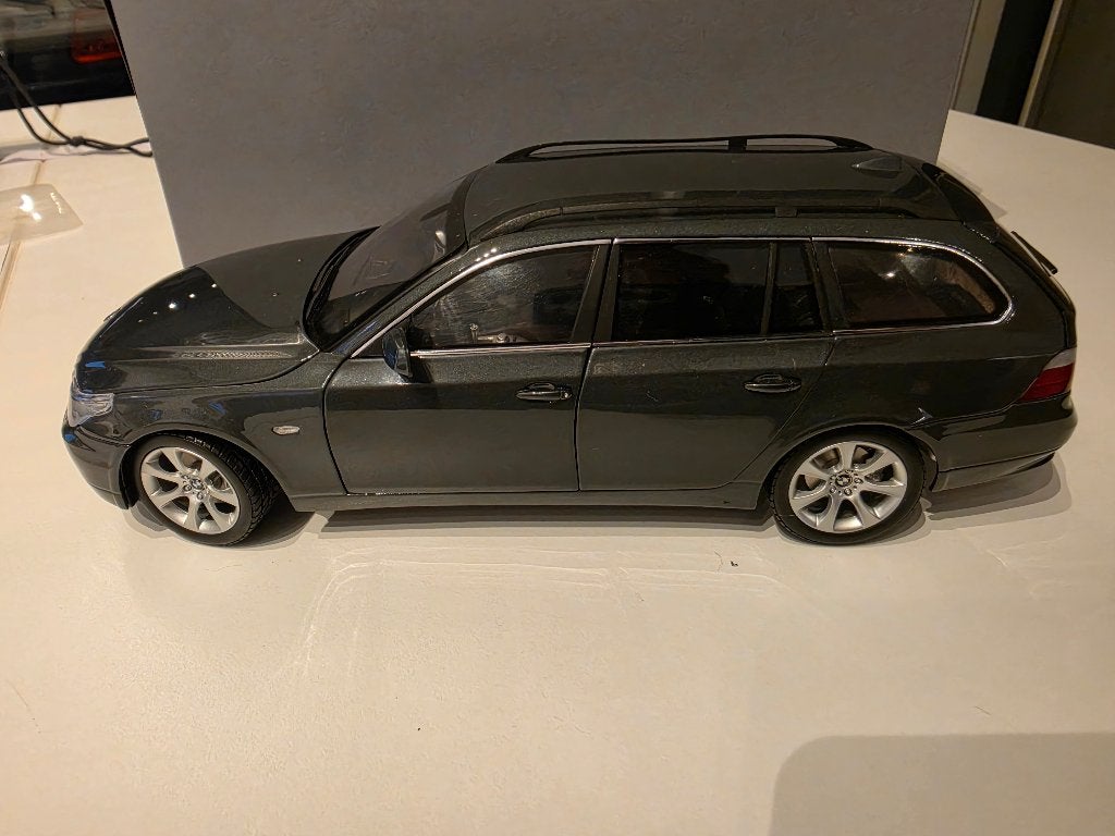 BMW 5 serie e61 touring 1/18 Kyosho dealer model, Hobby en Vrije tijd, Ophalen of Verzenden, Zo goed als nieuw, Auto, Kyosho