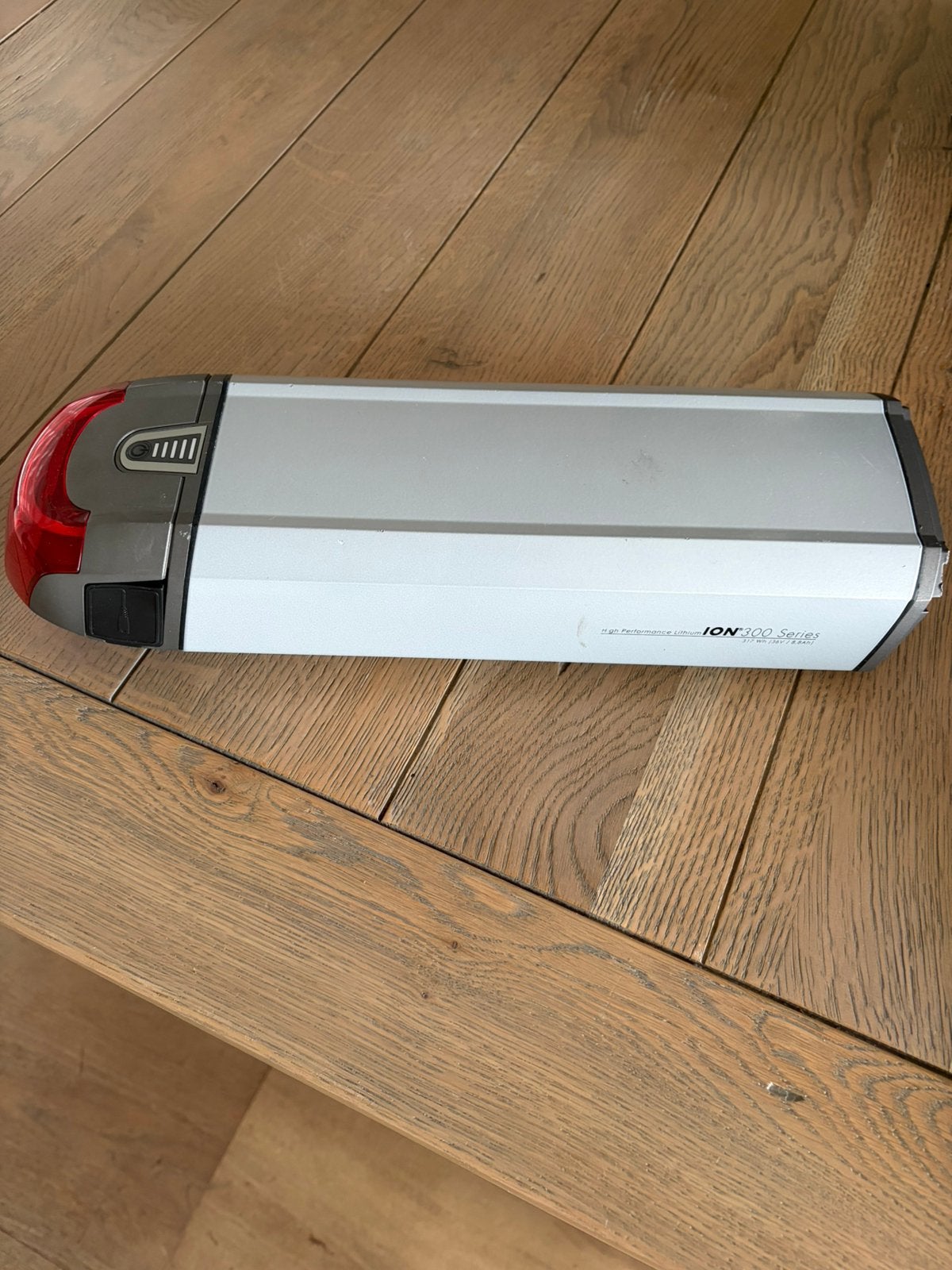 ION E-bike accu 36V, 8.8ah, 317wh, 1 jaar oud!, Ophalen, Zo goed als nieuw