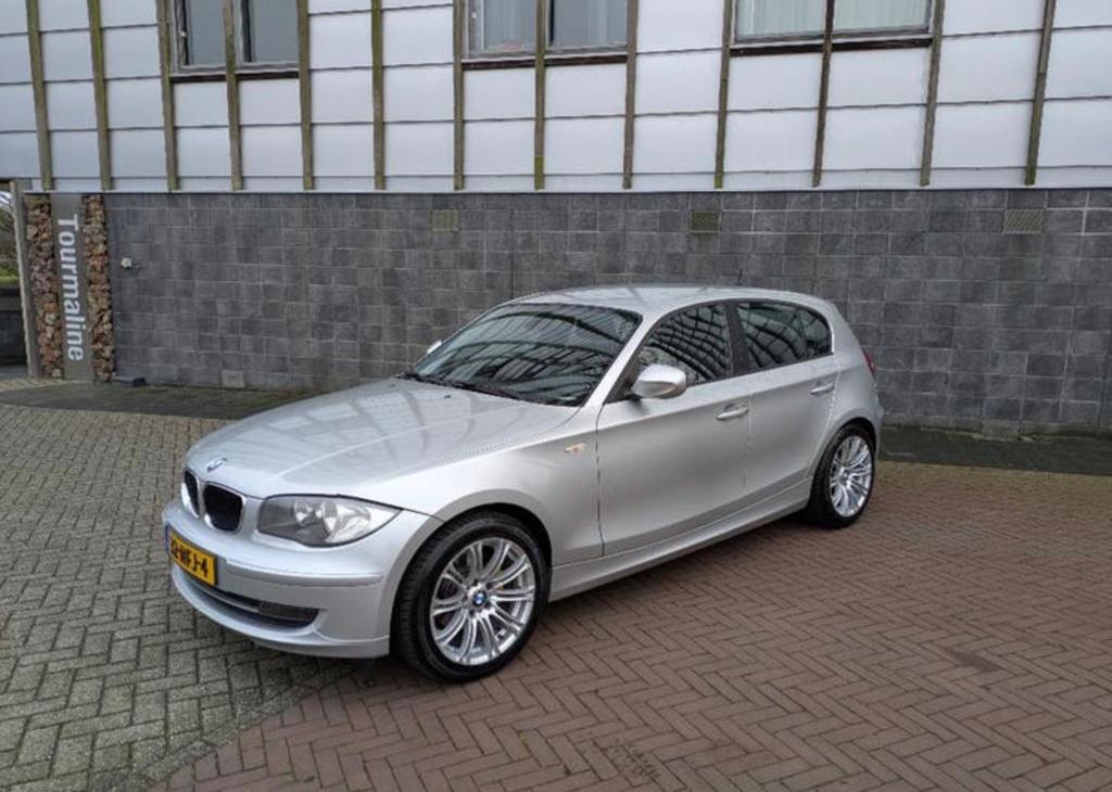 BMW 1-Serie 2.0 118I 5DR AUT 2010 Grijs, Auto's, 1995 cc, Zwart, Origineel Nederlands, 1200 kg