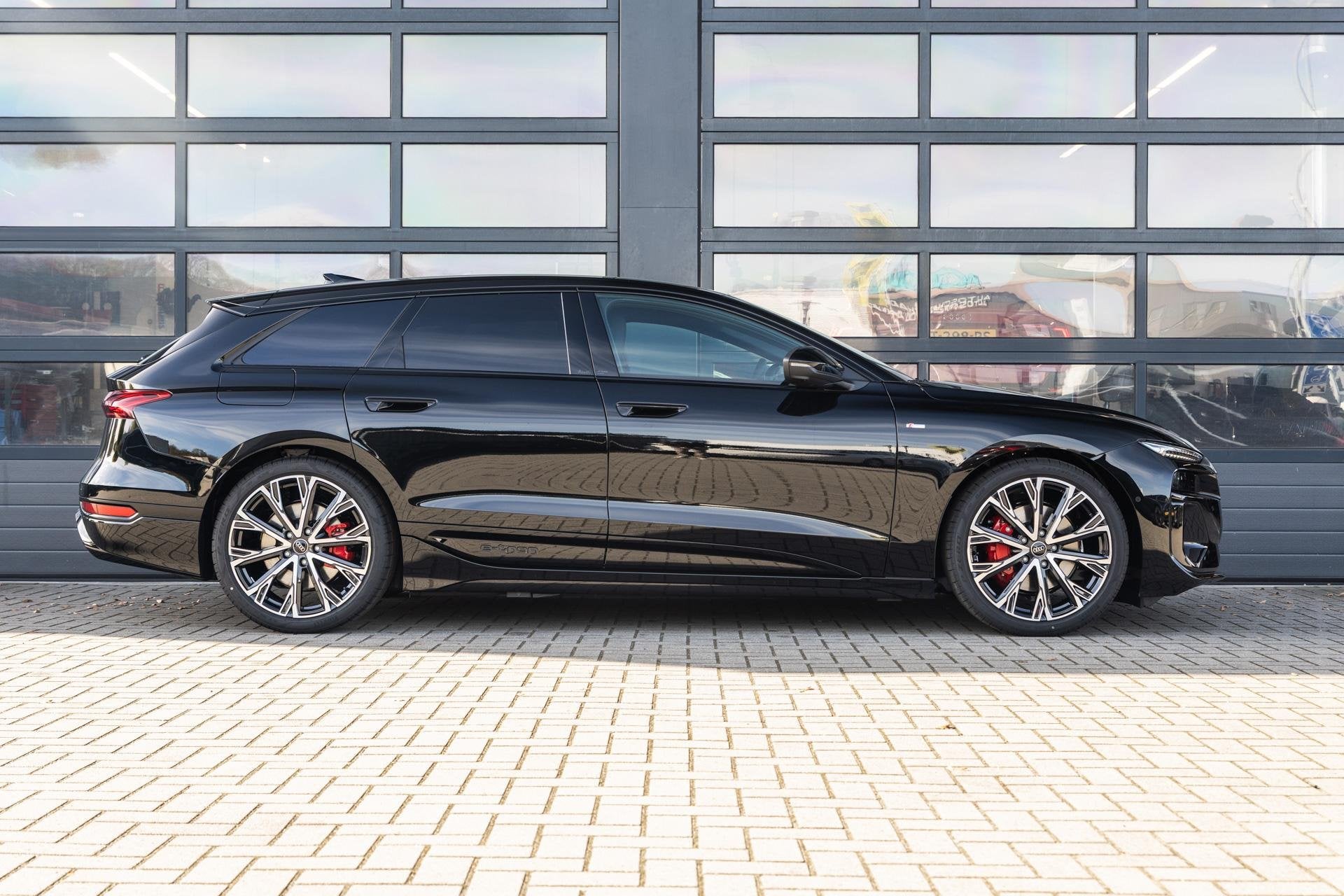 Audi A6 Avant e-tron 367pk S Edition 100 kWh | 21" Velgen |, Auto's, Audi, Automaat, 12 maanden, Achterwielaandrijving, Parkeercamera