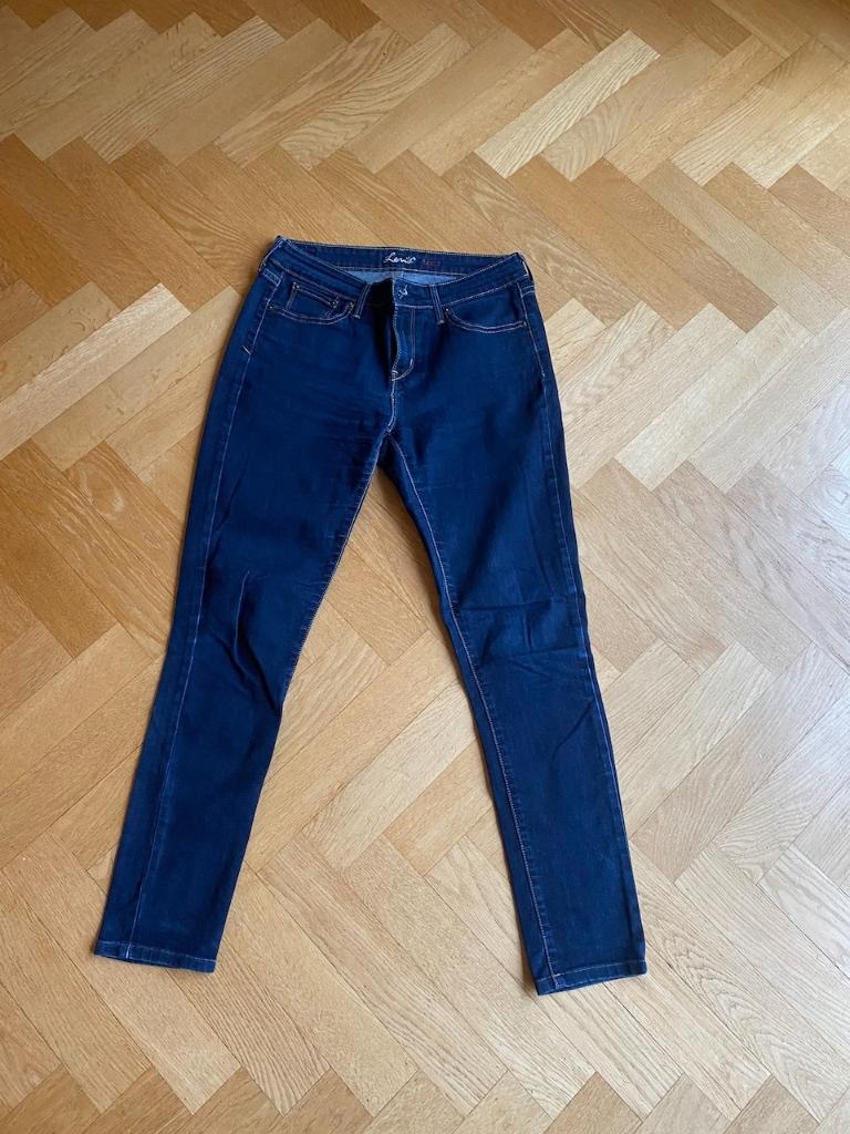 Levi's jeans dames maat 28 x 34 (valt als 38) donkerblauw, Blauw, Ophalen of Verzenden, Zo goed als nieuw, W28 - W29 (confectie 36)