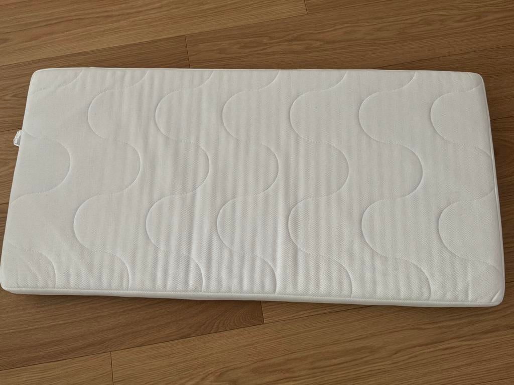 Set voor wieg: matras en bed texile, Ophalen, Zo goed als nieuw, Wit, Jongetje of Meisje