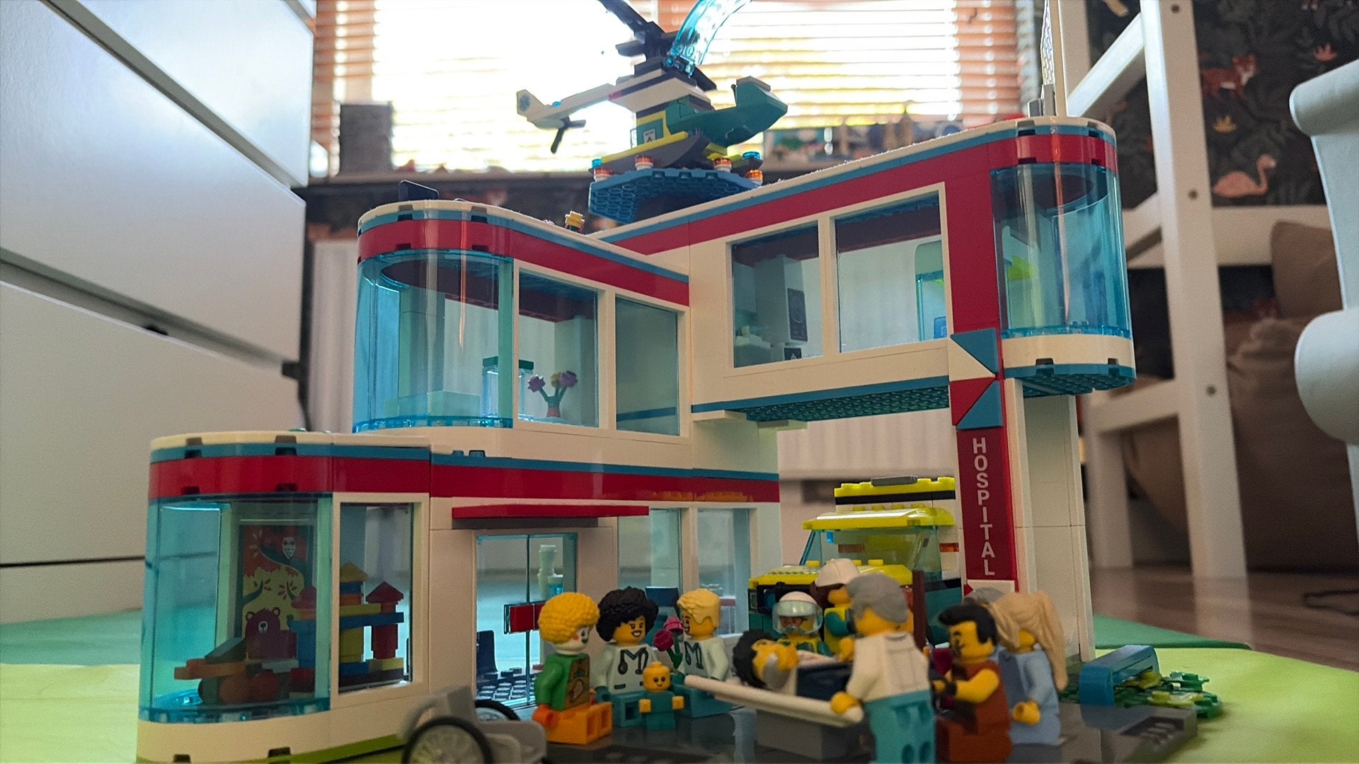 Lego city ziekenhuis met helikopter en ambulance bus, Ophalen, Lego, Inclusief minifiguren, Complete set