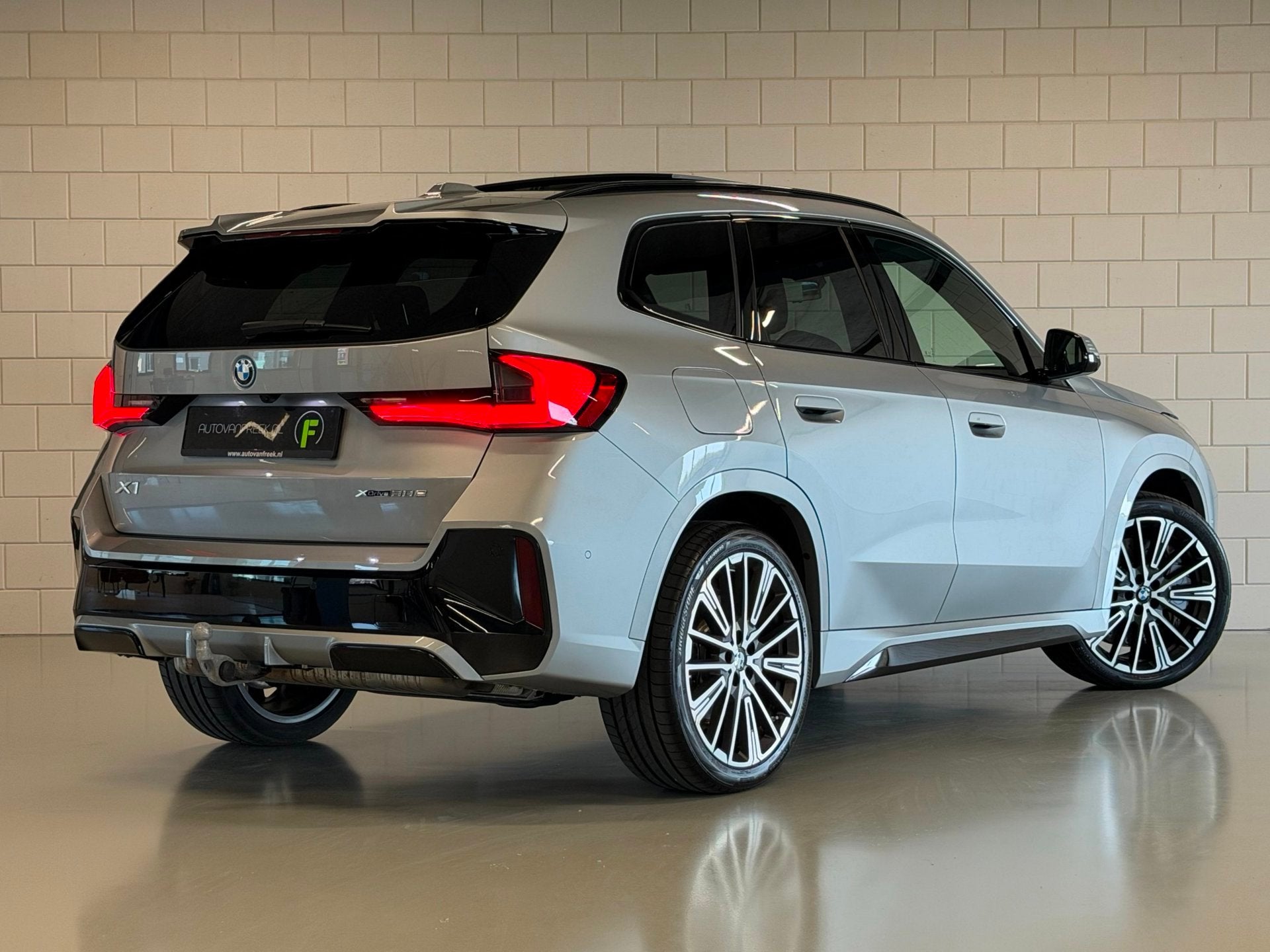 BMW X1 XDrive30e M Sport Pro Individual | PANO | TREKHAAK |, Dealer onderhouden, Leder, Bedrijf, Hybride Elektrisch/Benzine