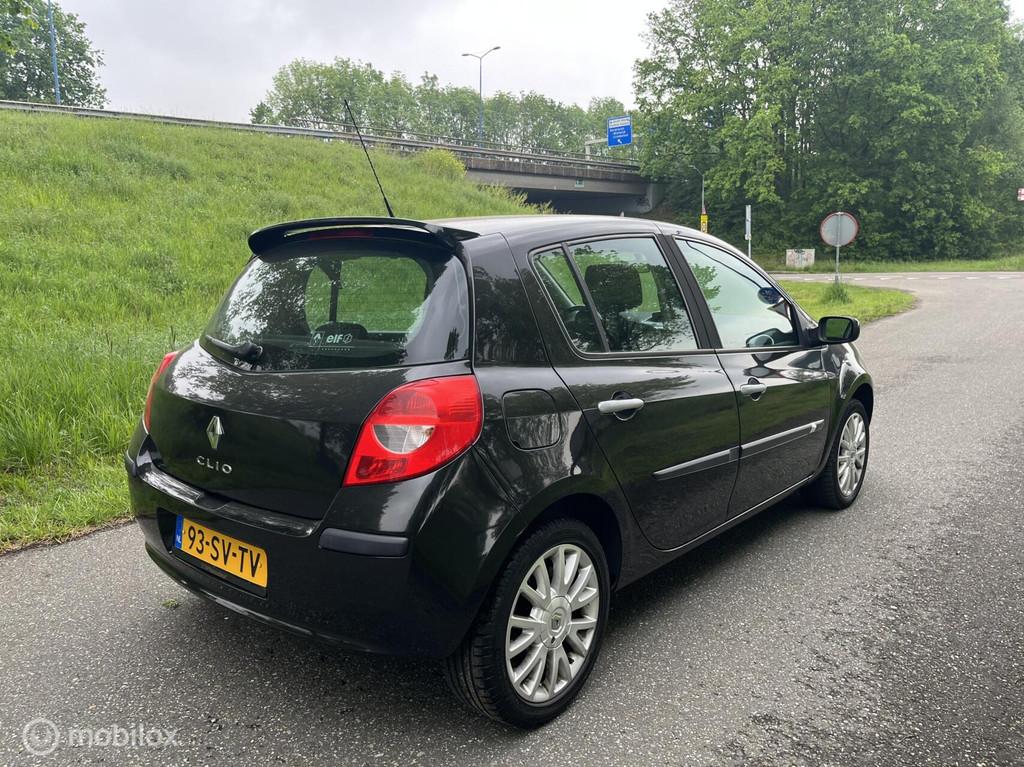 Renault Clio 1.4-16V Dynamique Luxe*AIRCO*ELEK. RAMEN, Voorwielaandrijving, Gebruikt, 4 cilinders, Zwart